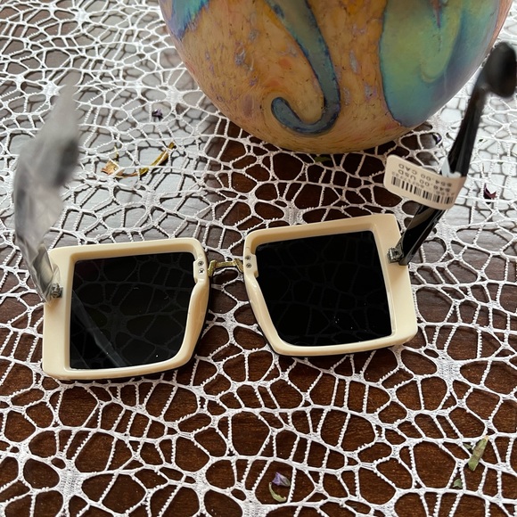 Anthropologie NWT Eyeking square color block sunglasses. Sold out @anthro. - Picture 6 of 9